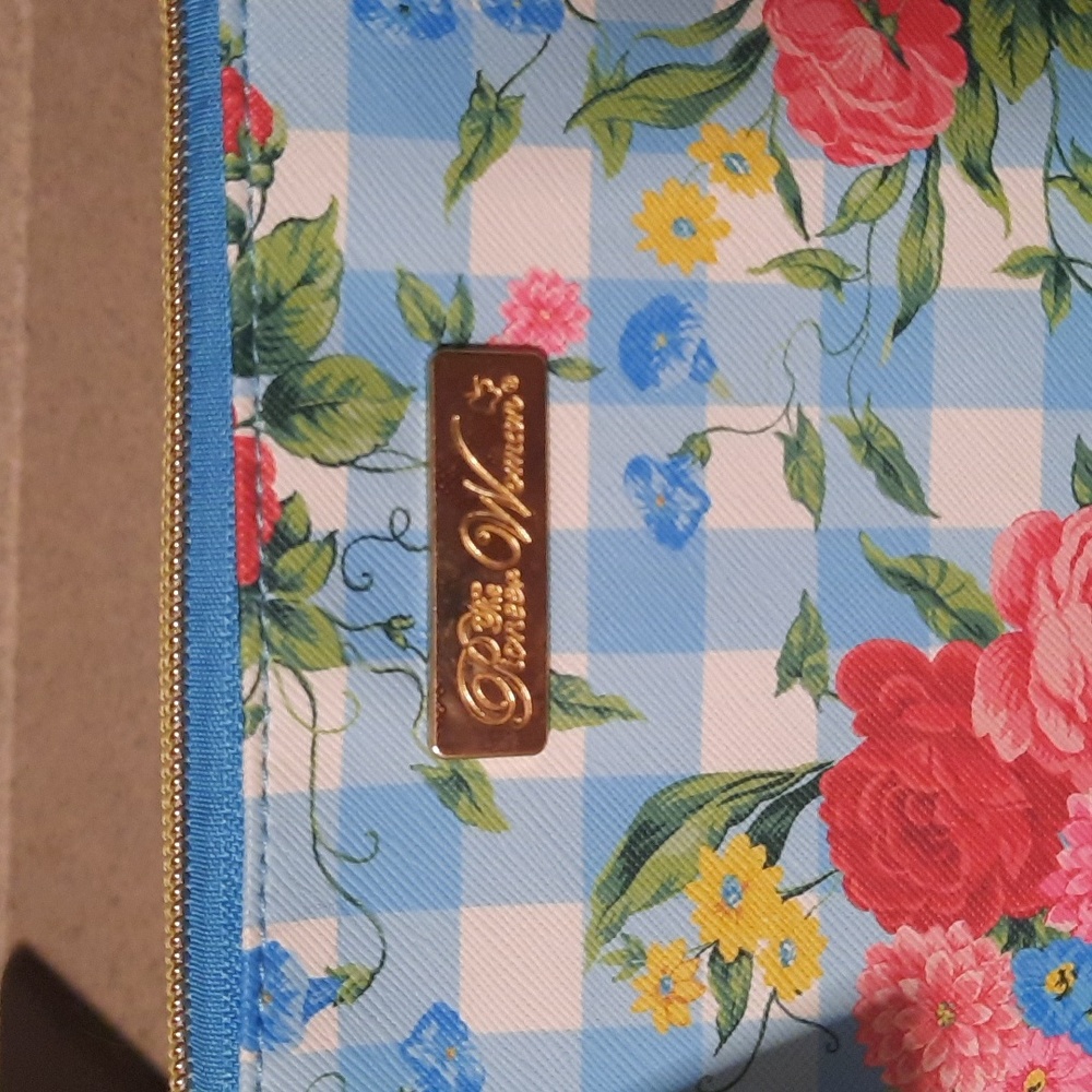 Pioneer Woman Sweet Rose Cosmetic Bag - Picture 4 of 5